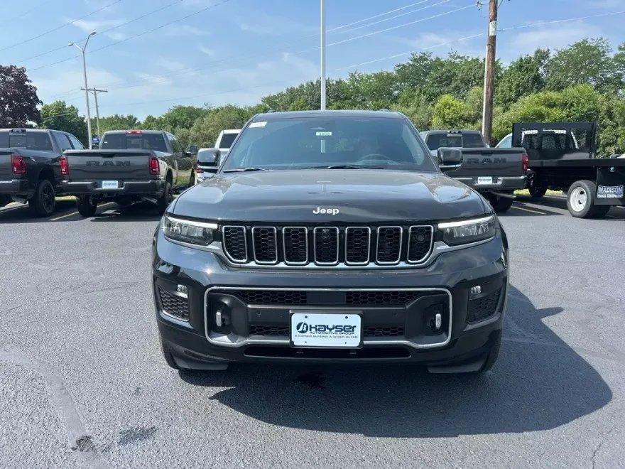 2025 Jeep Grand Cherokee Overland photo 1