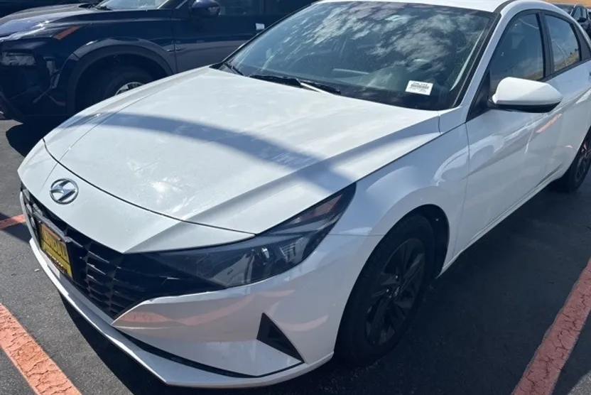 2021 Hyundai Elantra SEL photo 1
