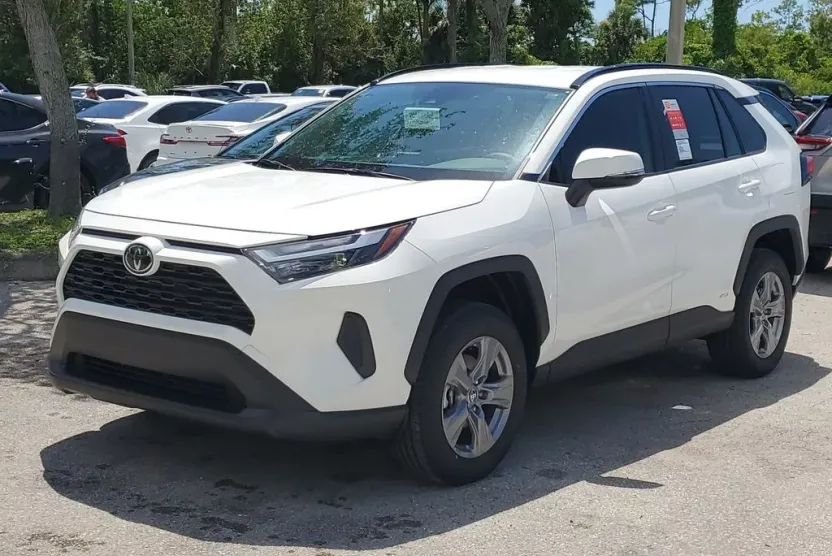2025 Toyota RAV4 Hybrid LE photo 1
