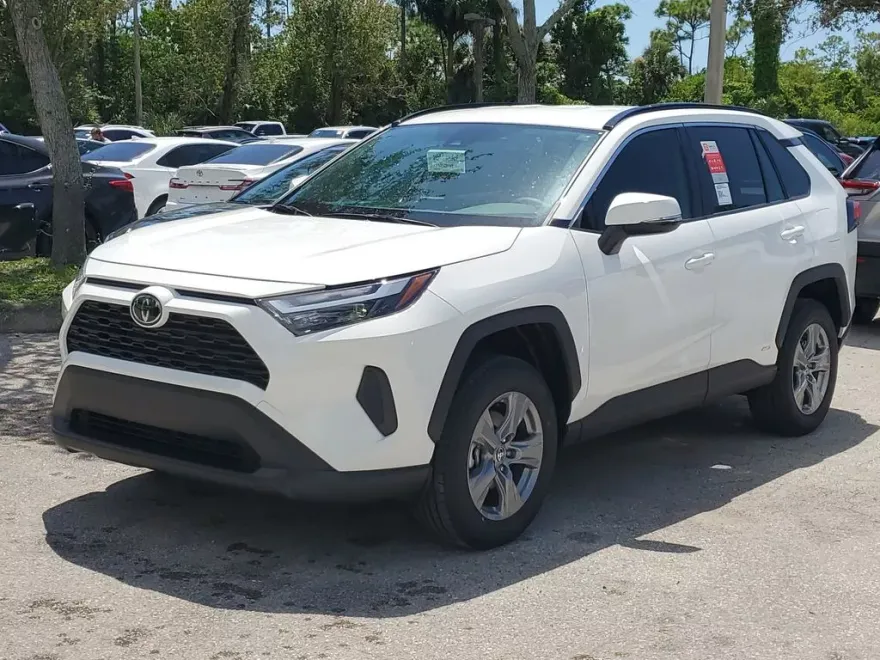 2025 Toyota RAV4 Hybrid LE photo 1