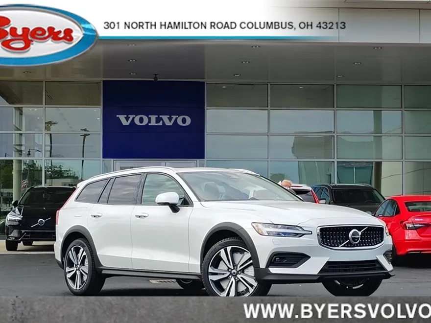 2026 Volvo V60 Cross Country B5 Plus photo 1
