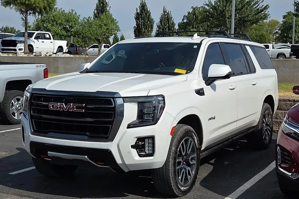 2024 Gmc Yukon XL AT4 photo 1