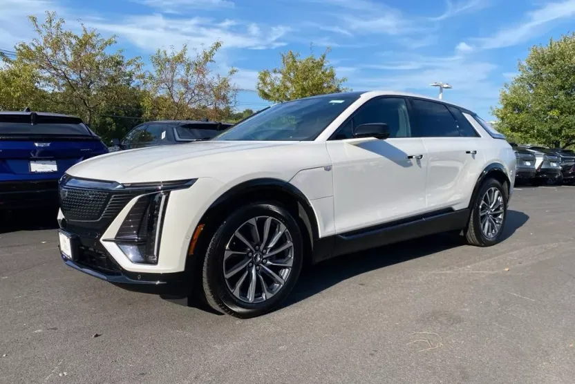 2024 Cadillac Lyriq photo 1