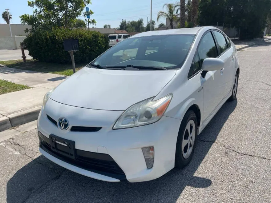 2013 Toyota Prius One photo 1