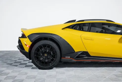 2023 Lamborghini Huracan Sterrato Base photo 2