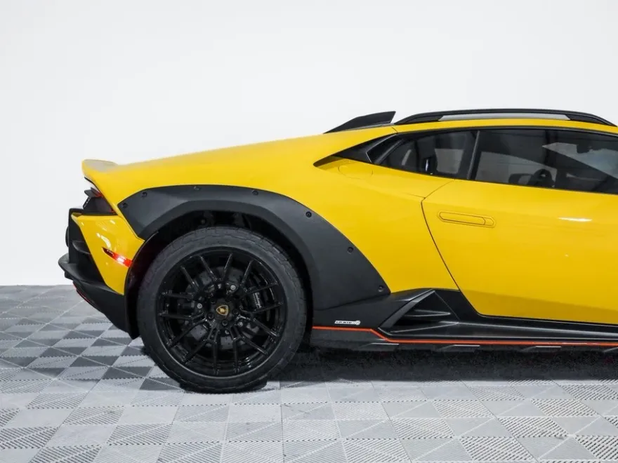 2023 Lamborghini Huracan Sterrato Base photo 2