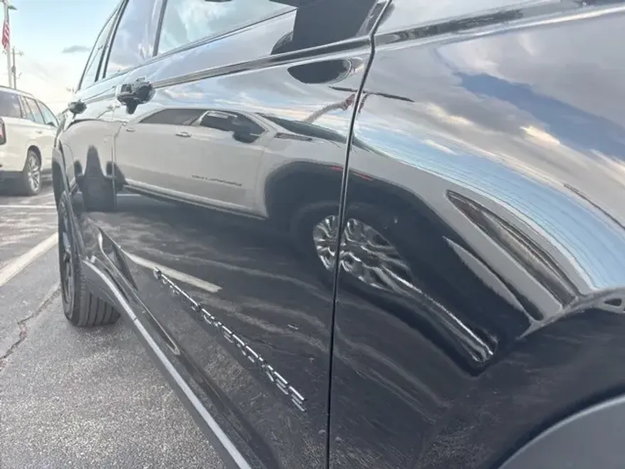 2024 Jeep Grand Cherokee Altitude photo 1