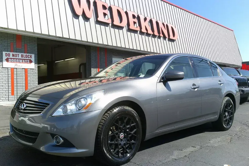 2012 Infiniti Q50 photo 1