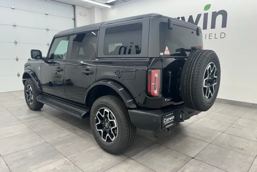 2025 Ford Bronco Outer Banks photo 1