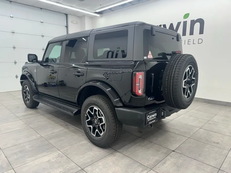 2025 Ford Bronco Outer Banks photo 1