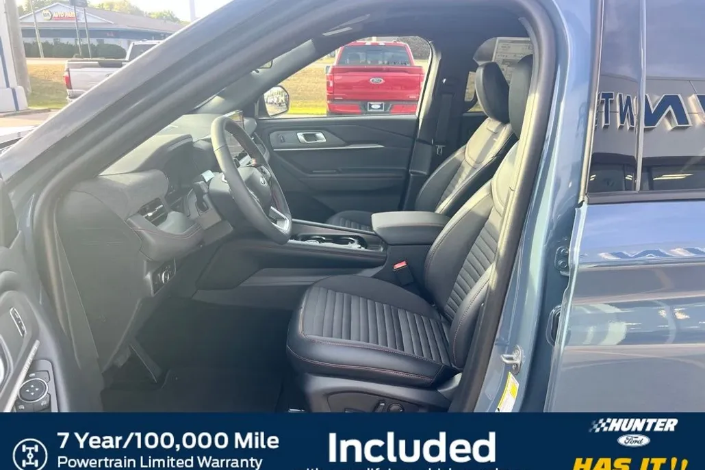 2025 Ford Explorer ST-Line photo 1