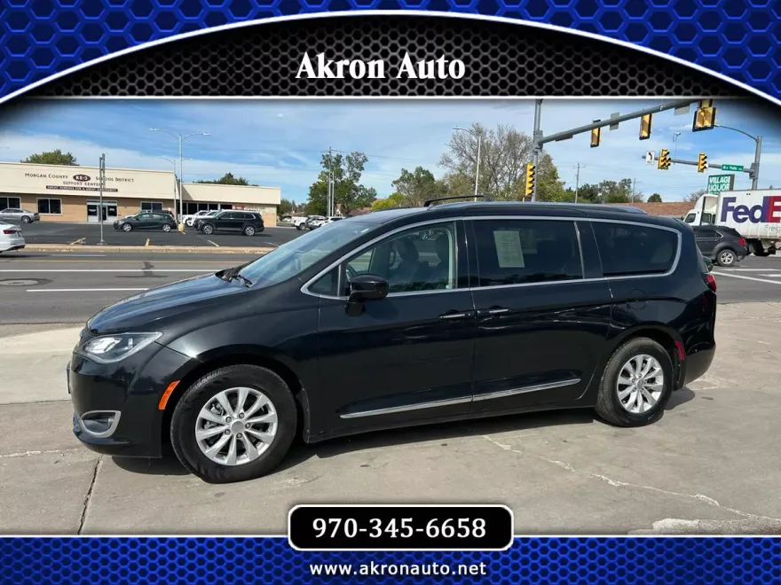 2018 Chrysler Pacifica Touring L photo 1