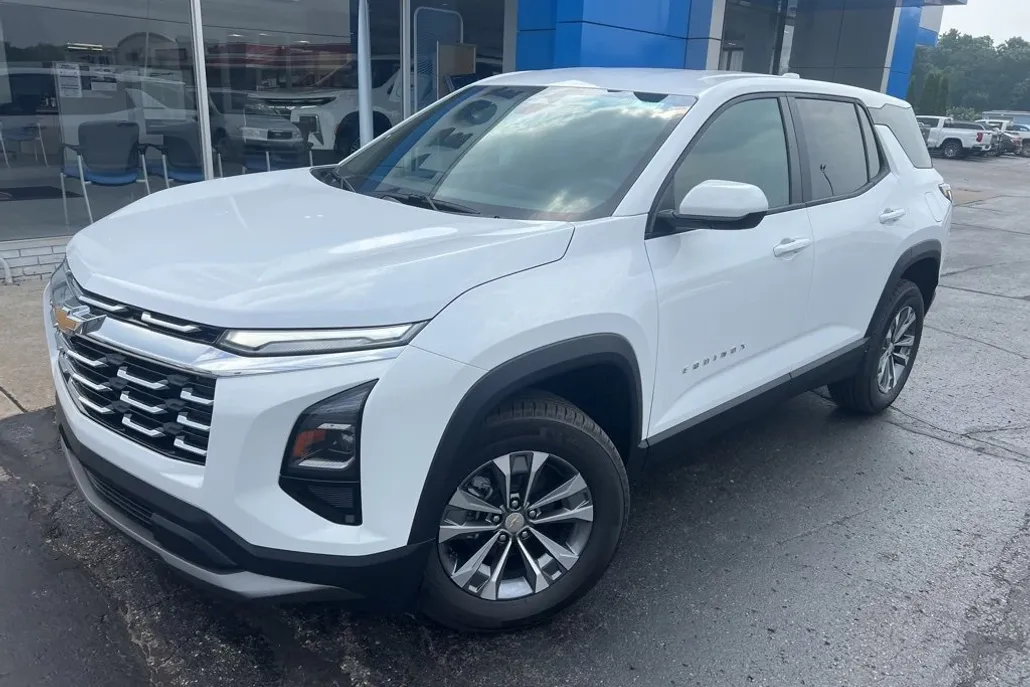 2026 Chevrolet Equinox LT photo 1