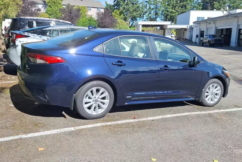 2025 Toyota Corolla Hybrid LE photo 1