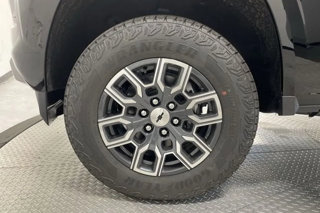 2026 Chevrolet Colorado Z71 photo 1