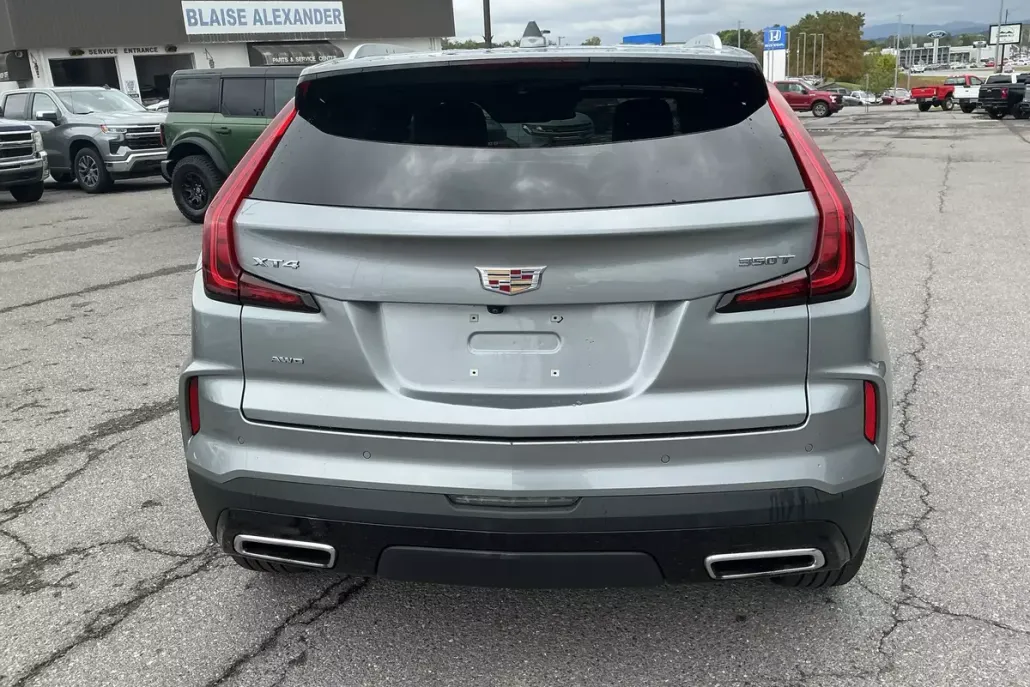 2024 Cadillac XT4 Premium Luxury photo 1