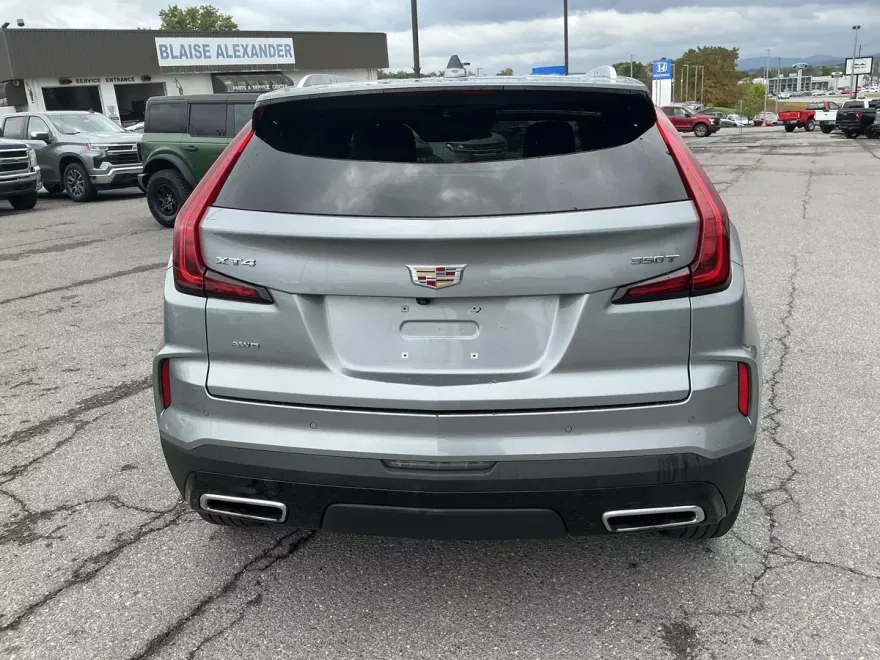 2024 Cadillac XT4 Premium Luxury photo 1