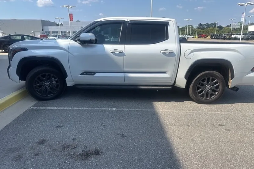 2023 Toyota Tundra Platinum photo 1