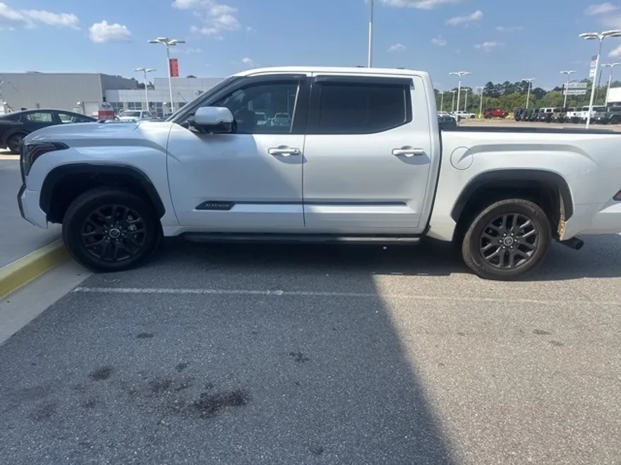 2023 Toyota Tundra Platinum photo 1