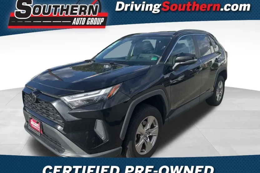 2022 Toyota RAV4 XLE photo 1