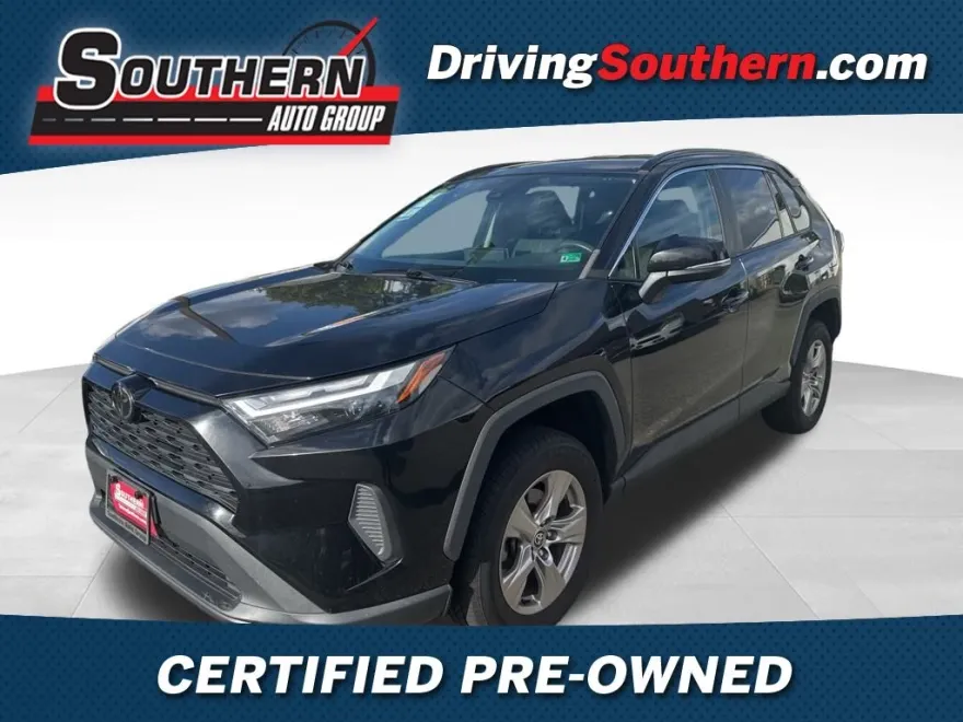 2022 Toyota RAV4 XLE photo 1
