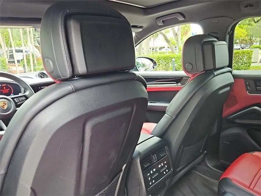 2024 Porsche Cayenne Base photo 14