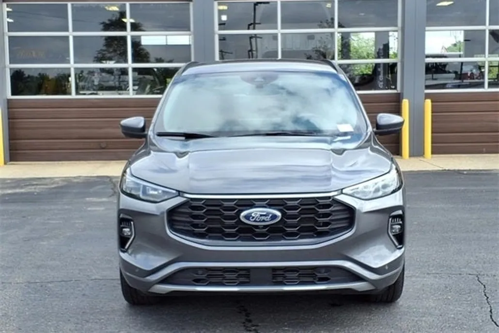 2023 Ford Escape ST-Line Elite photo 1