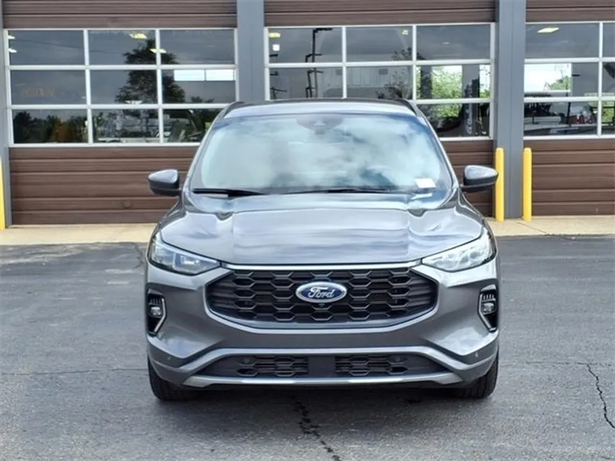 2023 Ford Escape ST-Line Elite photo 1