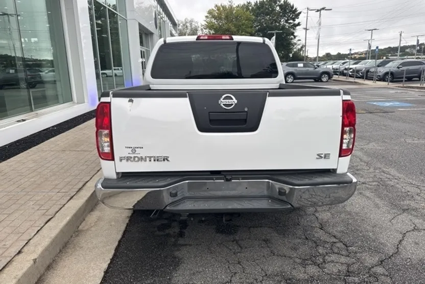 2010 Nissan Frontier SE photo 1