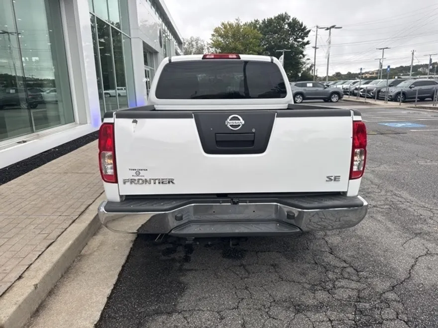 2010 Nissan Frontier SE photo 1