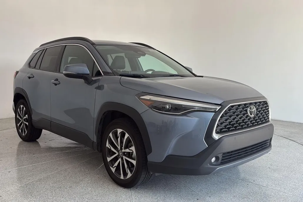 2024 Toyota Corolla Cross XLE photo 1