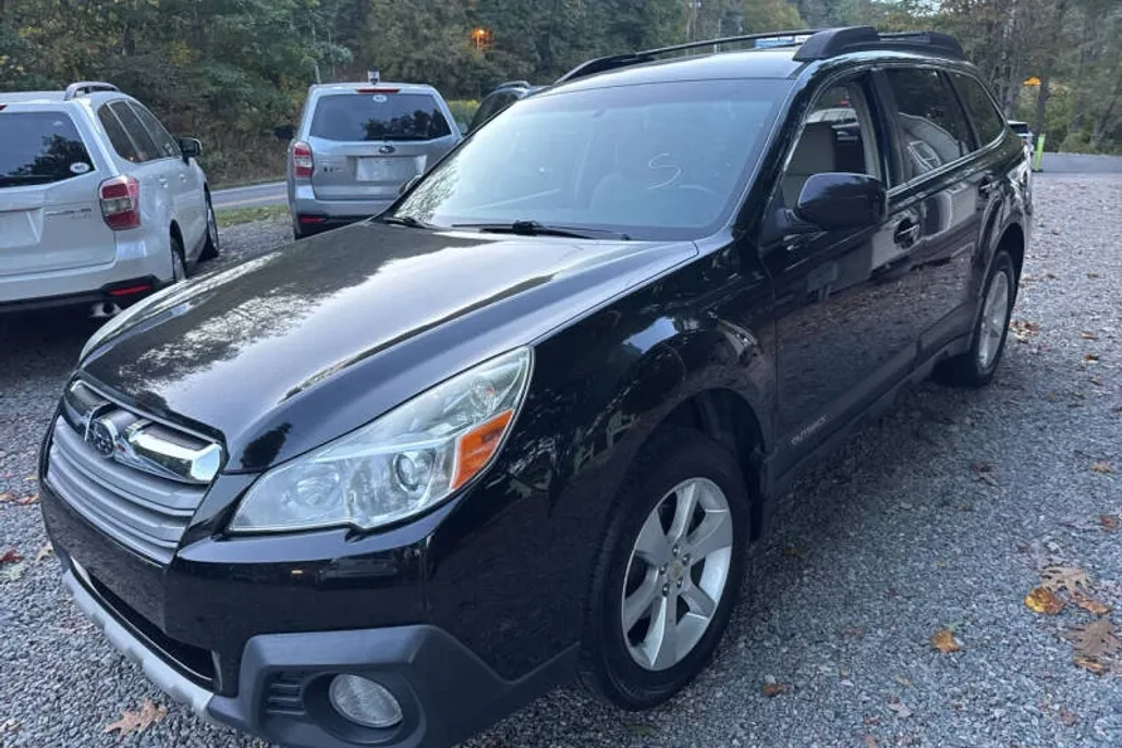 2014 Subaru Outback 2.5i Premium photo 1