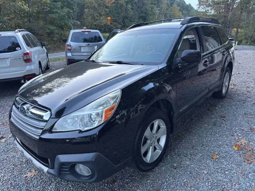 2014 Subaru Outback 2.5i Premium photo 1
