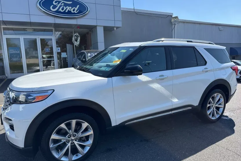 2022 Ford Explorer Platinum photo 1