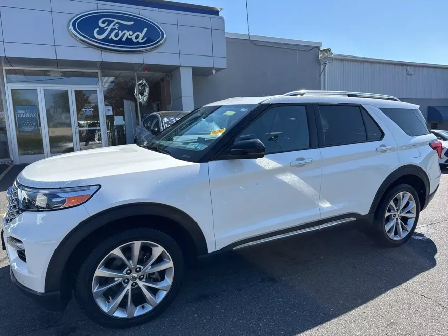 2022 Ford Explorer Platinum photo 1