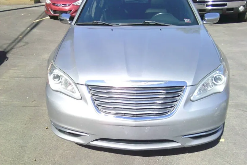 2013 Chrysler 200 Limited photo 1