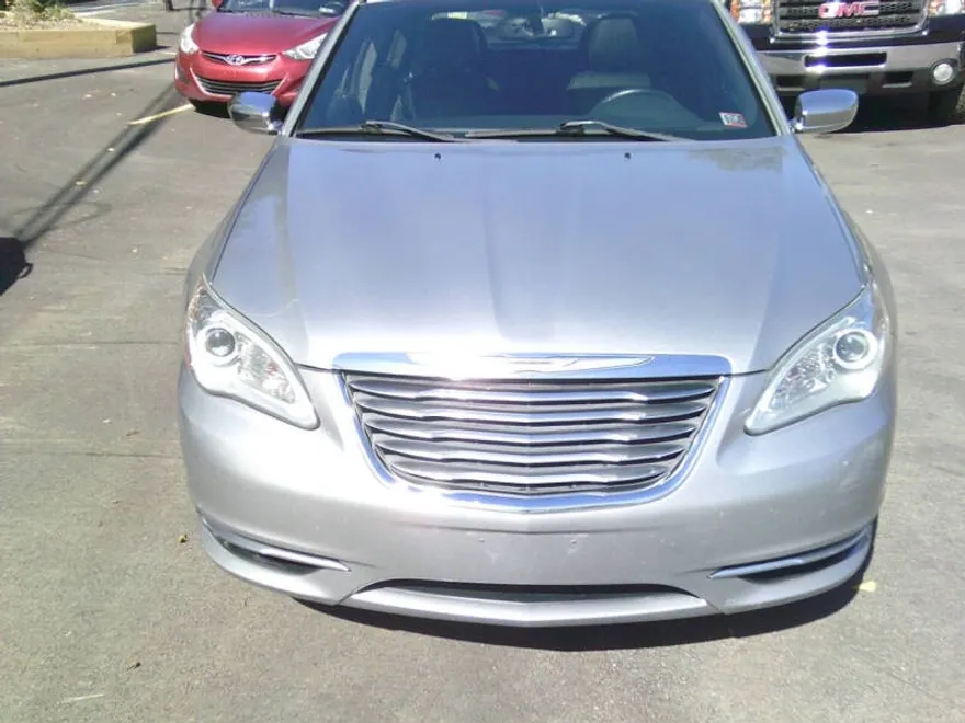 2013 Chrysler 200 Limited photo 1