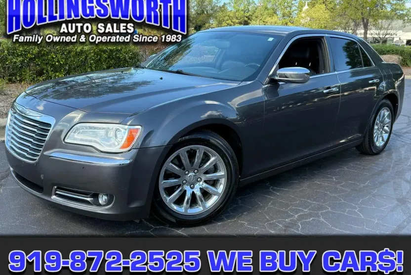 2013 Chrysler 300 photo 1