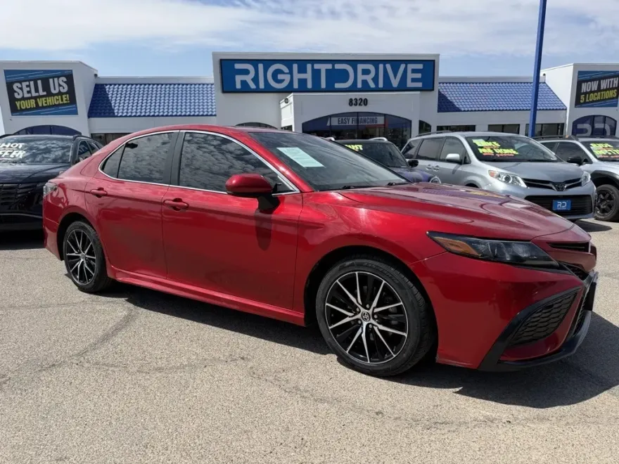 2021 Toyota Camry SE photo 1