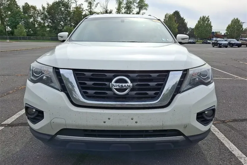 2018 Nissan Pathfinder SV photo 1