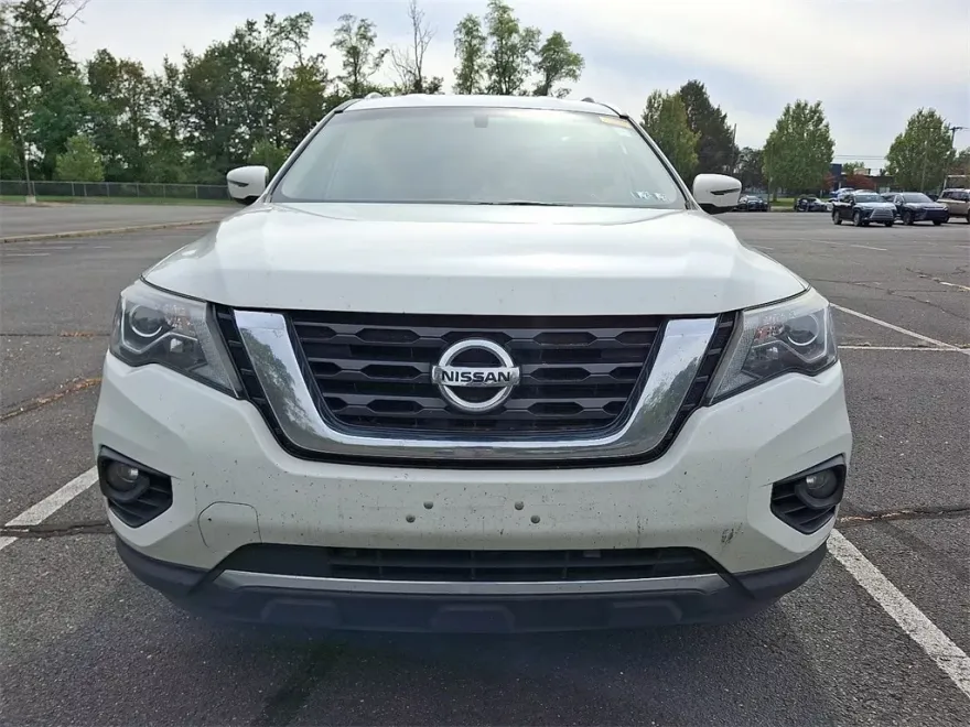 2018 Nissan Pathfinder SV photo 1