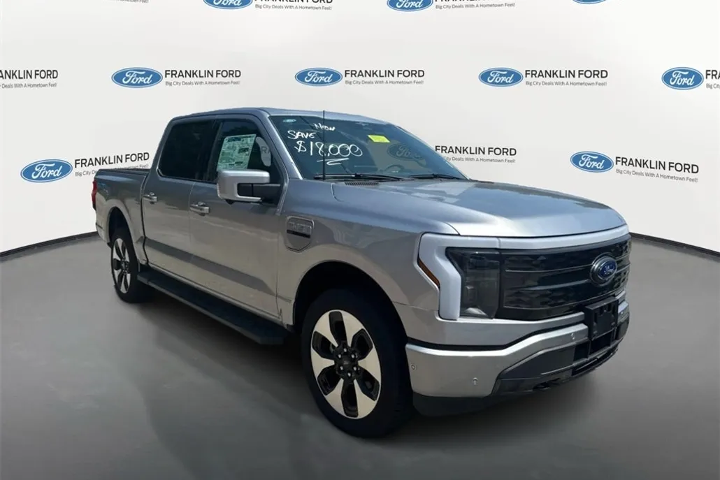 2023 Ford F-150 Lightning Platinum photo 1