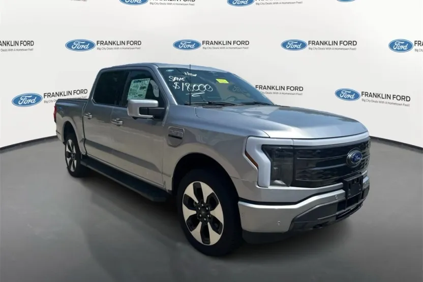 2023 Ford F-150 Lightning Platinum photo 1