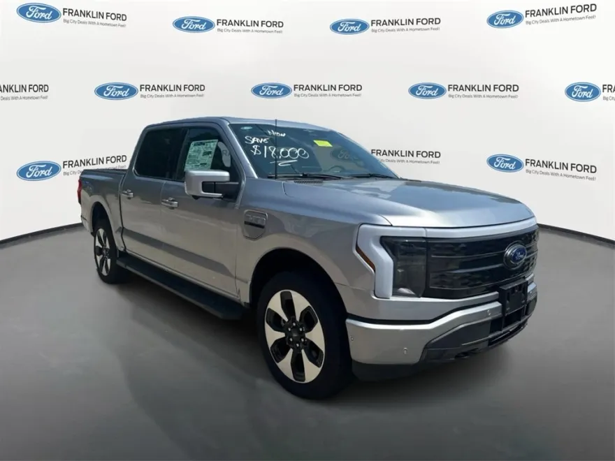 2023 Ford F-150 Lightning Platinum photo 1