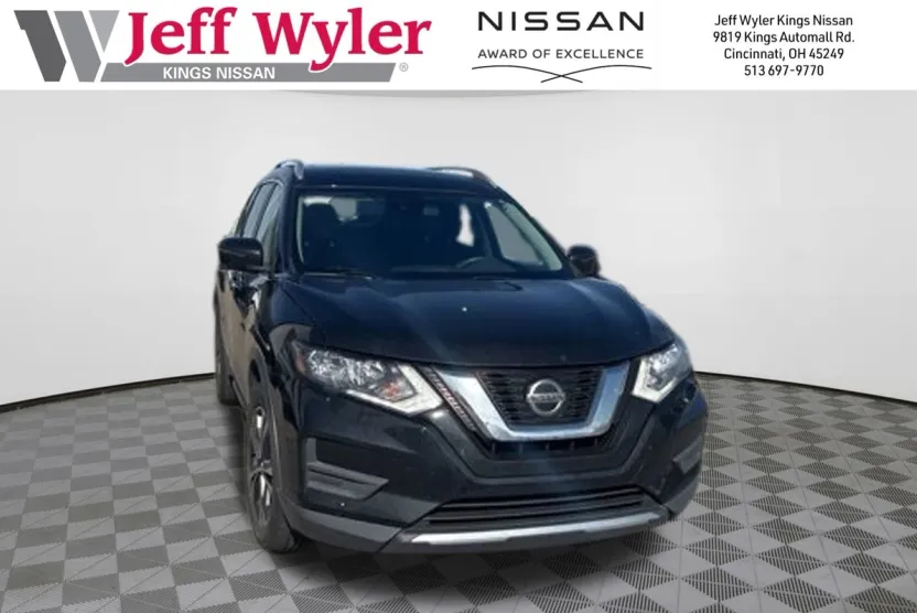 2019 Nissan Rogue SV photo 1