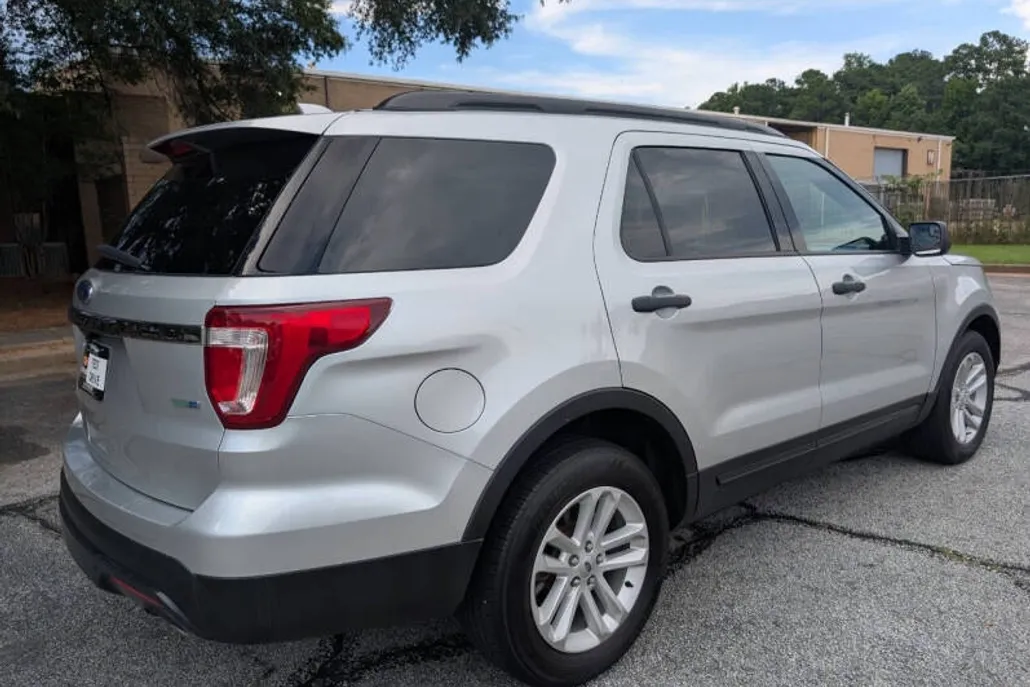 2016 Ford Explorer Base photo 1