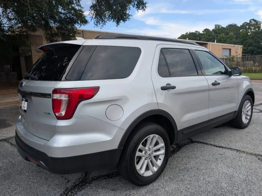 2016 Ford Explorer Base photo 1