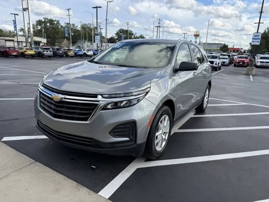 2023 Chevrolet Equinox LS photo 1