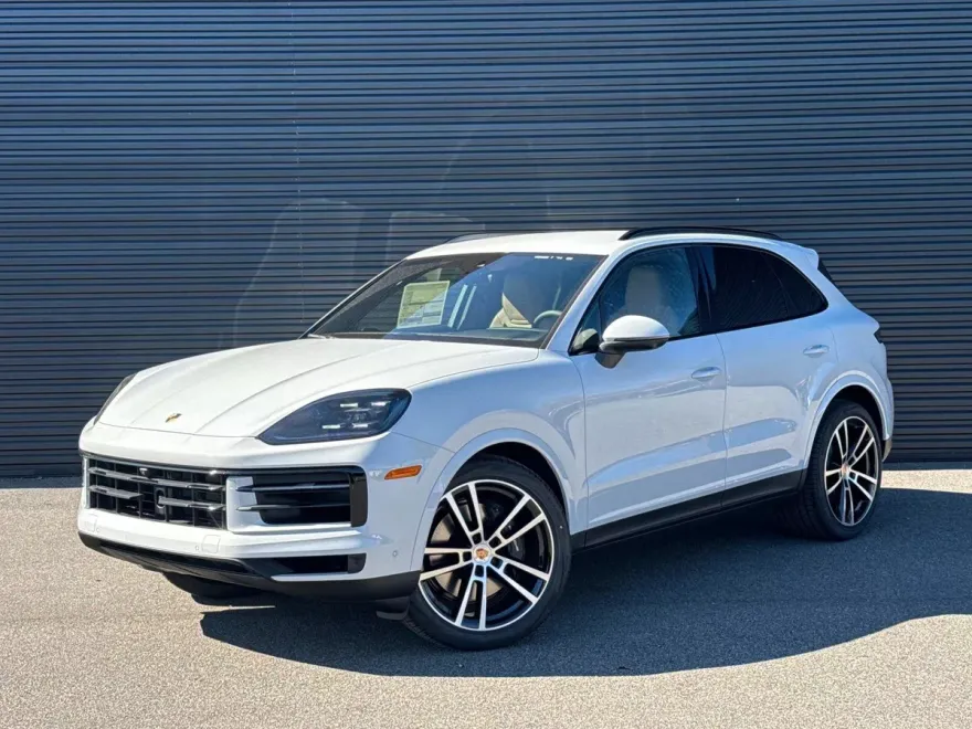 2025 Porsche Cayenne photo 1