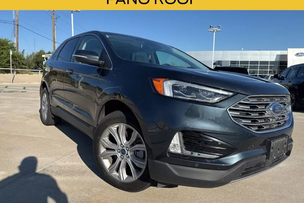 2022 Ford Edge Titanium photo 1